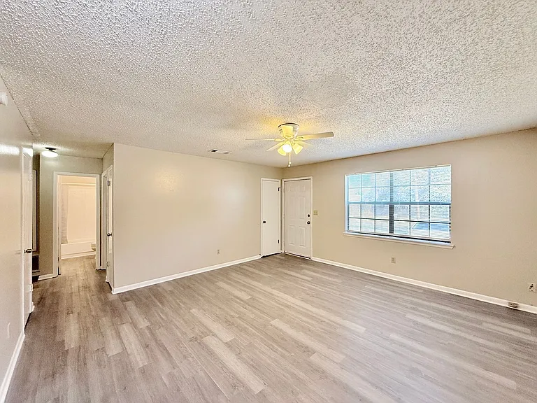 9307 Mabel St #B — Photo 3