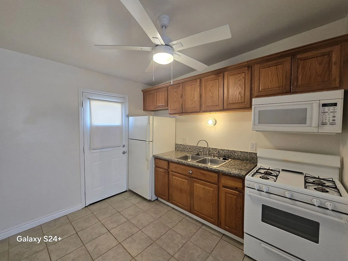 Ocotillo Ave Apt 5826-5828 — Photo 3