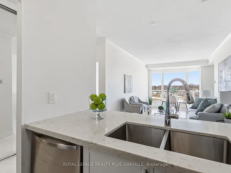 2511 Lakeshore Rd W #718 — Photo 12