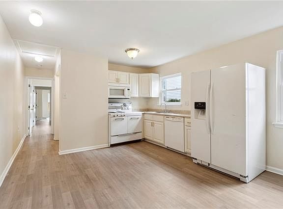 5th image of 1506 Spain St