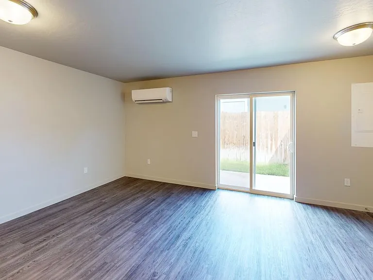 217 Stockton Ave — Photo 5