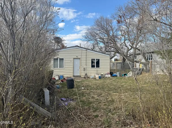 201 E 3rd Ave, Westby, MT 59275