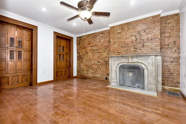 Rented by R New York | media 9