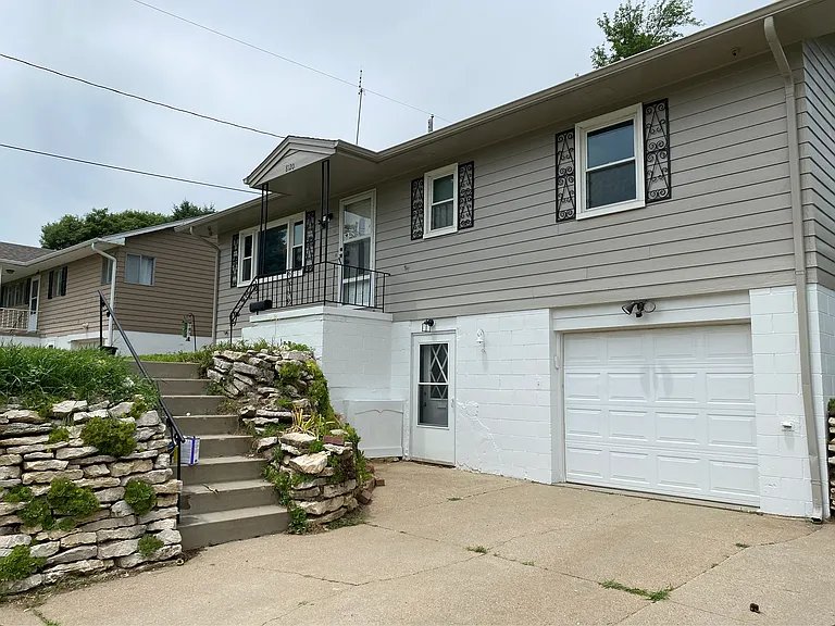 8120 Burdette St — Photo 2