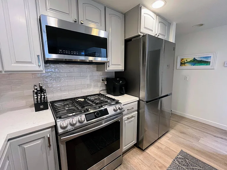 2051 Cliff Dr #18 — Photo 9