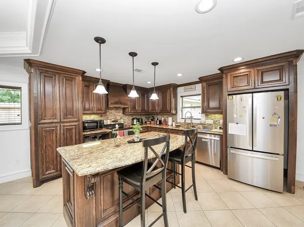 24 Woody Creek Dr, Conroe, TX 77301