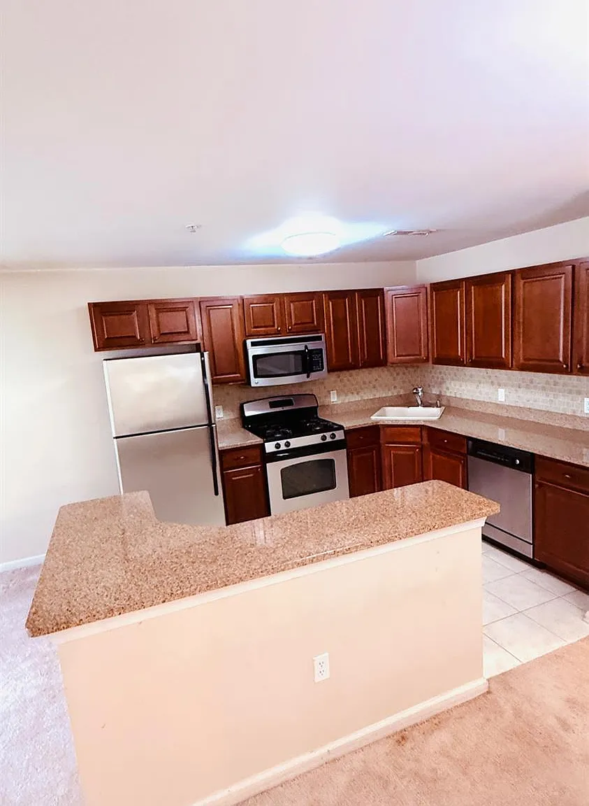 2 bed, 2.0 bath, 1484 sqft, $2,725 — Photo 4