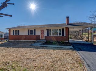 5514 Castle Rock Rd, Roanoke, VA 24018
