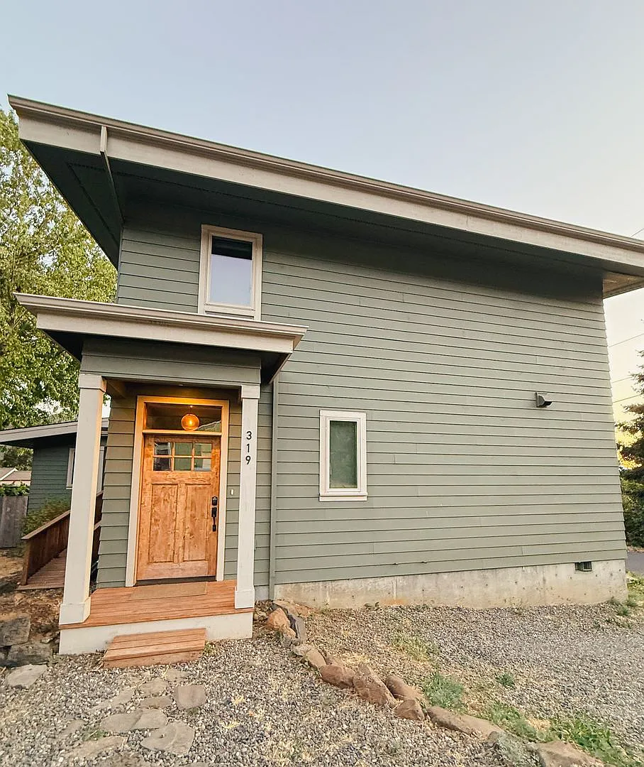 Modern 2-bedroom, 1.5-bath home in Bingen, WA — Photo 2