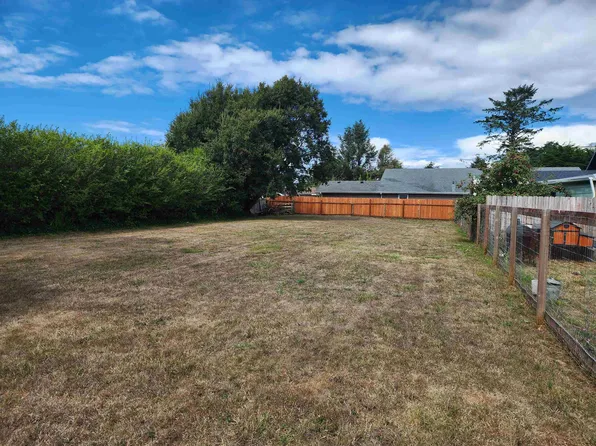 320 Cooper Ave, Crescent City, CA 95531