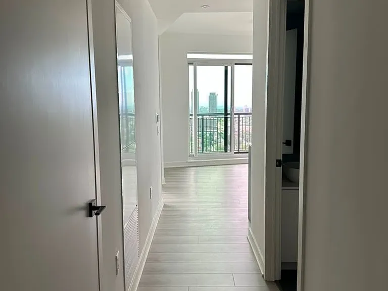 1185 Dupont St N #2710 — Photo 4