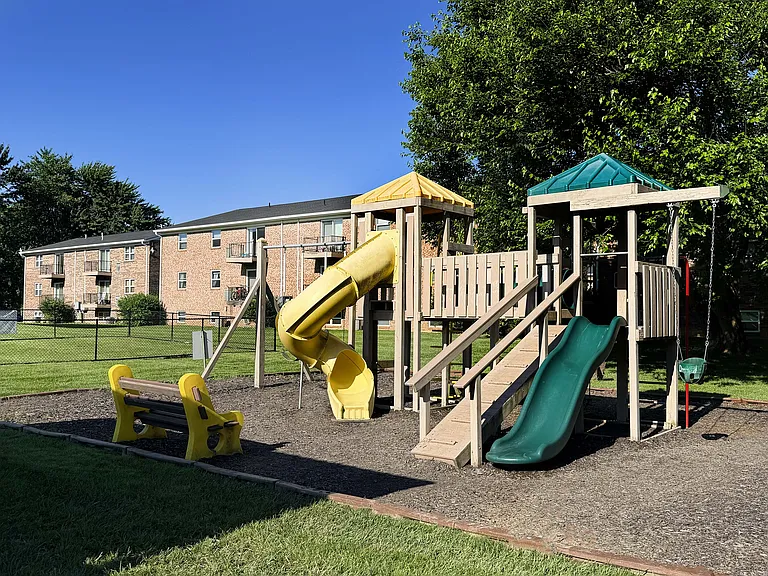 Crown Crossing Apartments — Photo 15