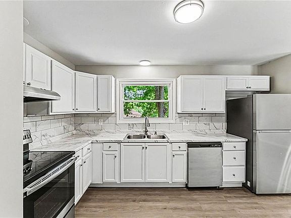 4th image of 9309 E 82nd Ter