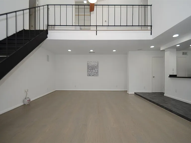 5524 Beverlyhill St #2 — Photo 4