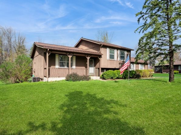 5951 Shiloh Ln, Cedar Rapids, IA 52411