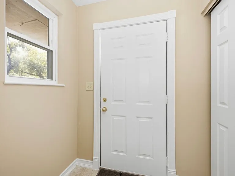 510 W Market St — Photo 14