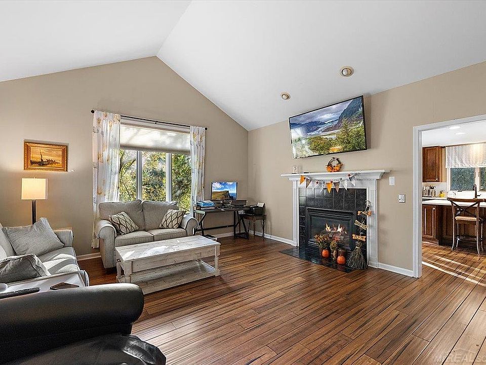 575 Lakes Edge Dr, photo 17