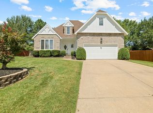 943 S Carriage Ave, Springfield, MO 65809