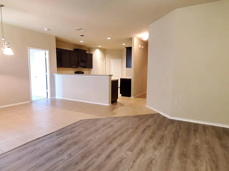 133 Oriole Dr — Photo 3