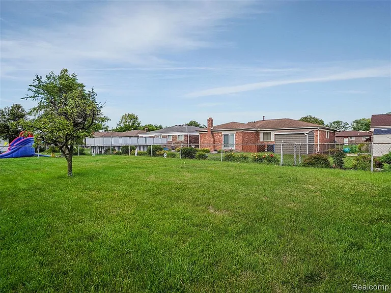 28506 Steele Dr — Photo 7