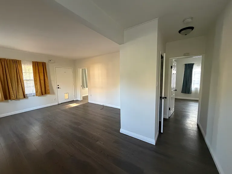 2033 Yosemite Dr — Photo 7