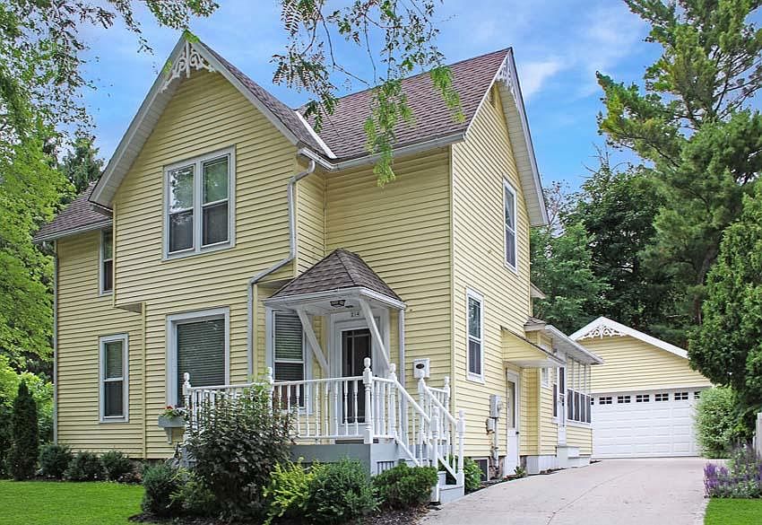 1st image of 214 E Oak St