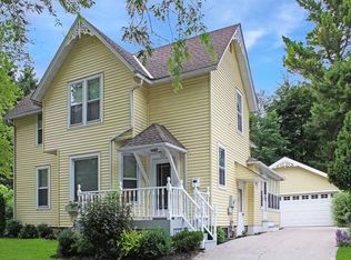 214 E Oak St, Oconomowoc, WI 53066