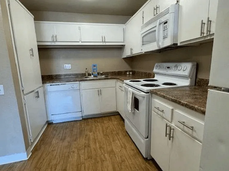 Hidden Creek Apartments — Photo 151