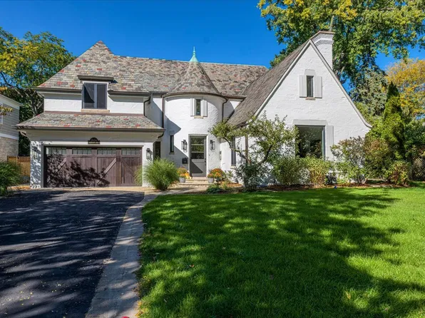 2604 Blackhawk Rd, Wilmette, IL 60091