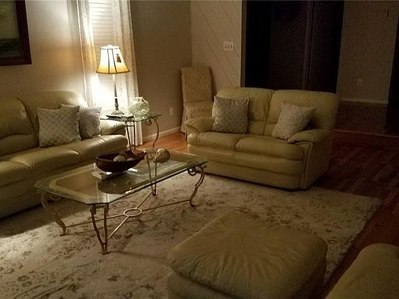 5th image of 826 Carolina Ave