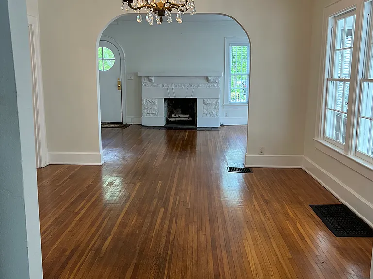 221 Eveningside Dr — Photo 3