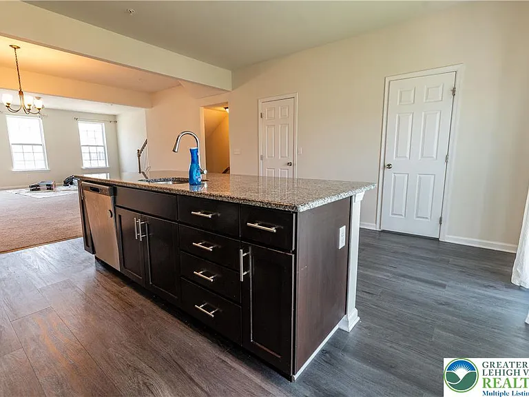 1374 Black Forest Dr — Photo 10