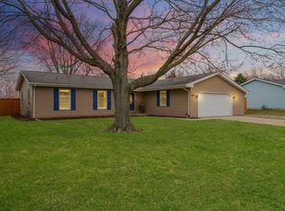 2202 Mallard Dr, Mahomet, IL 61853