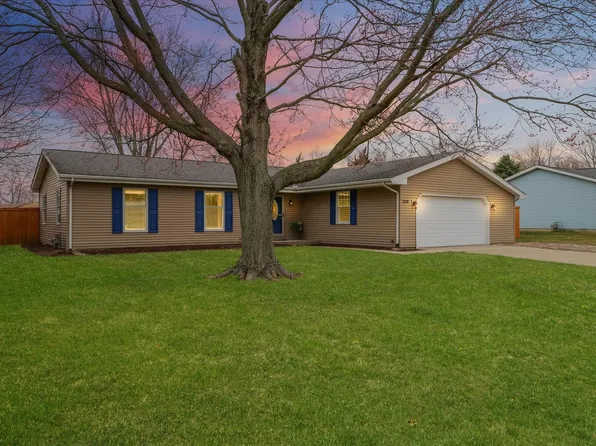 2202 Mallard Dr, Mahomet, IL 61853