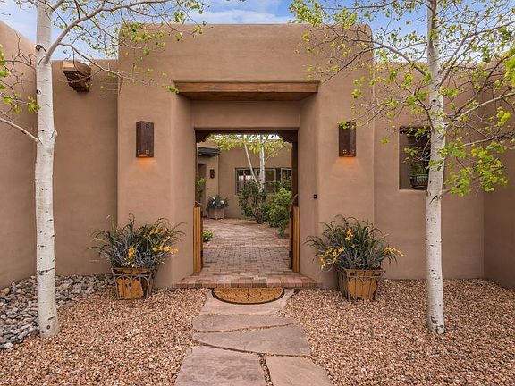 3rd image of 33 Calle Hacienda