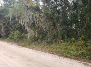 102 Oakwood Rd, Satsuma, FL 32189