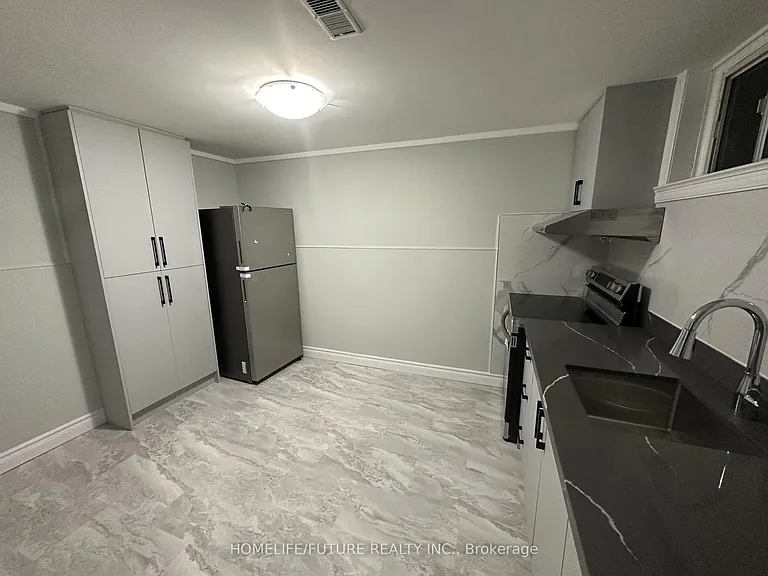 27 Kells Ave #BASEMENT — Photo 5