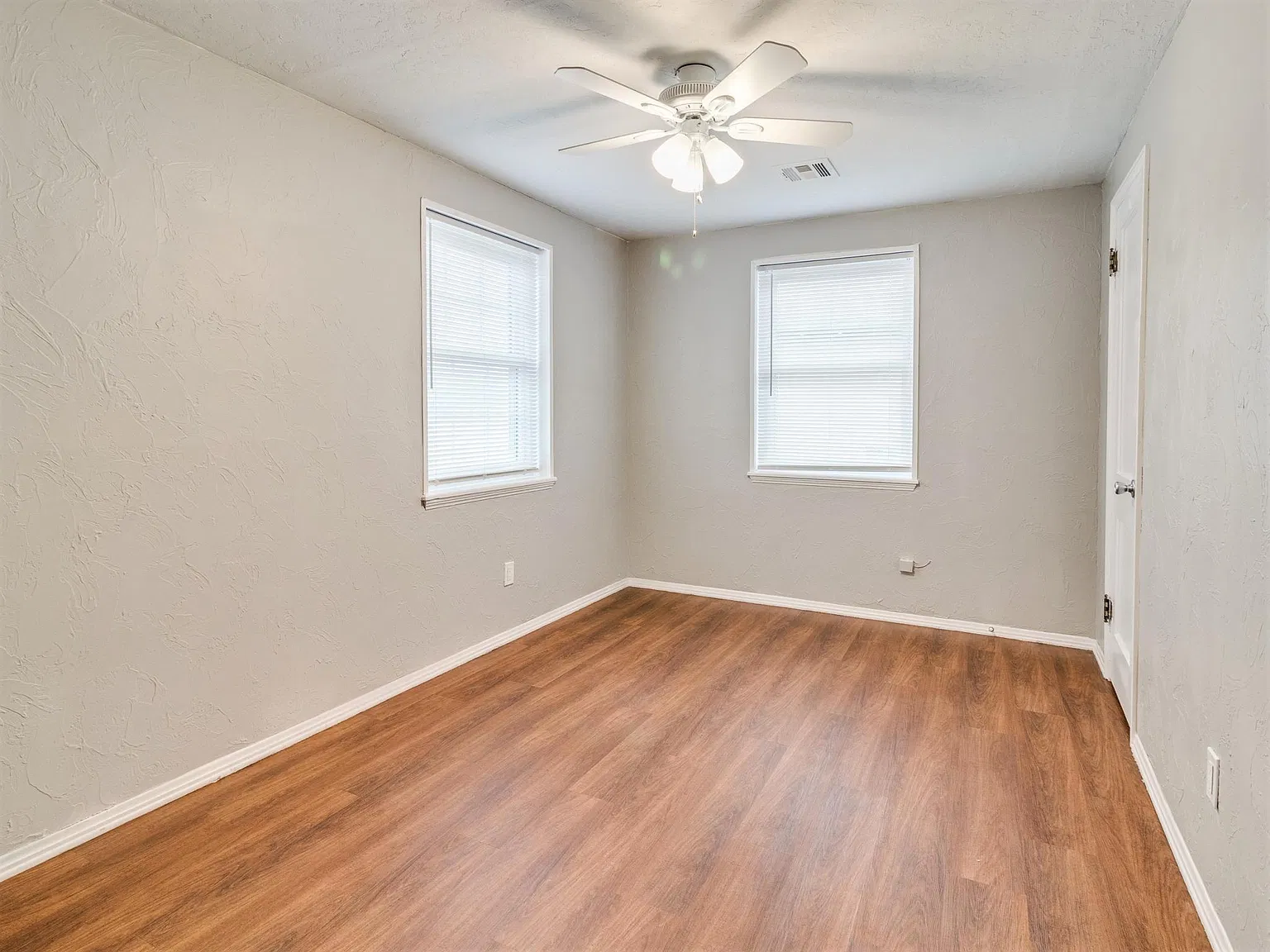2 bed, 833 sqft, $900 — Photo 4