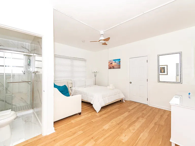 545 Michigan Ave #2 — Photo 13