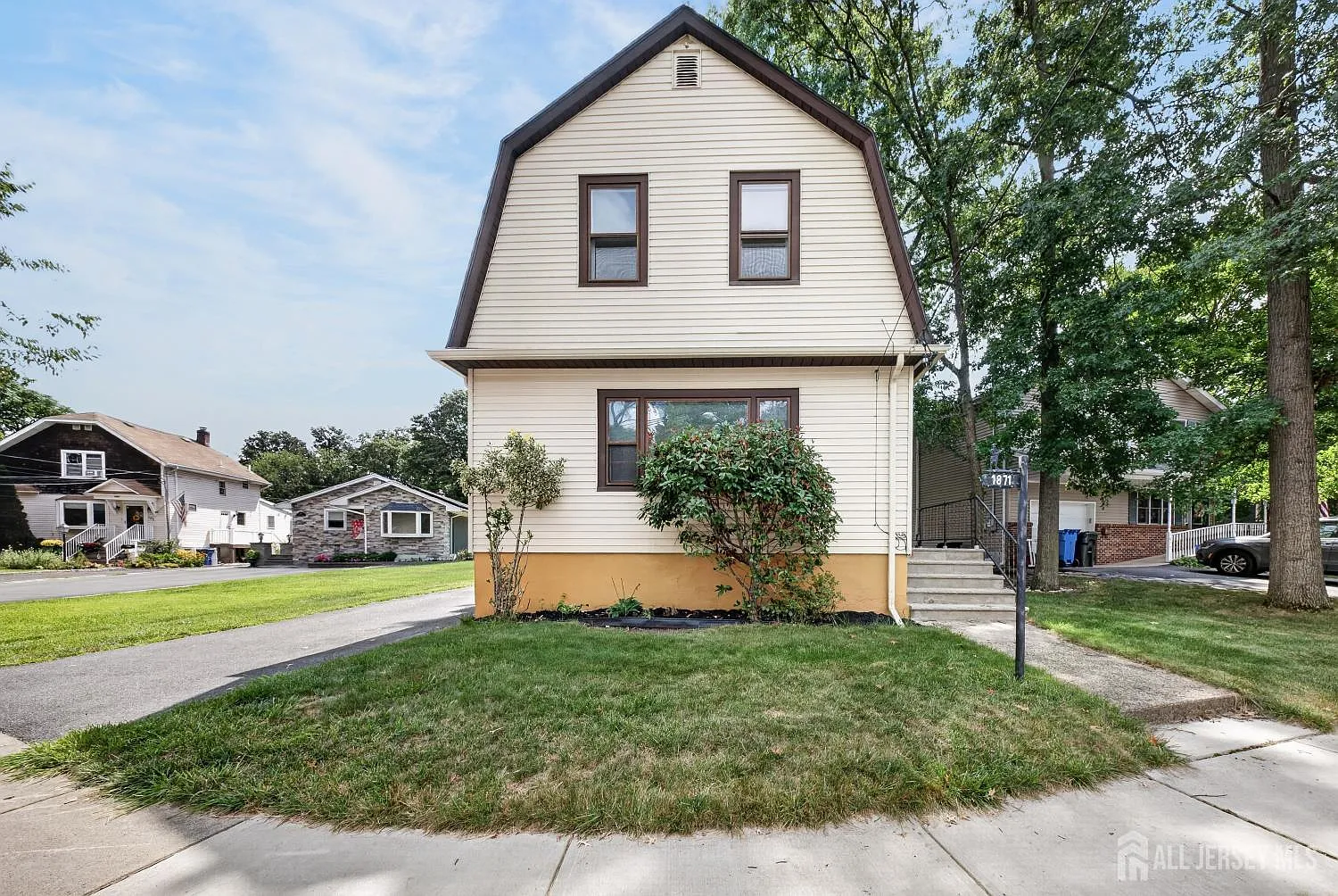 2 bed, 1.5 bath, 1208 sqft, $2,500 — Photo 1