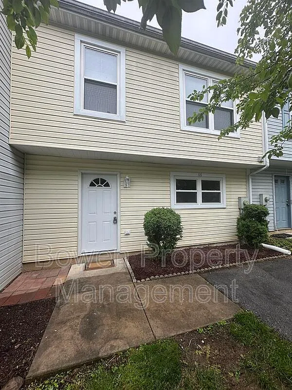 3 bed, 1.5 bath, $1,595 — Photo 1