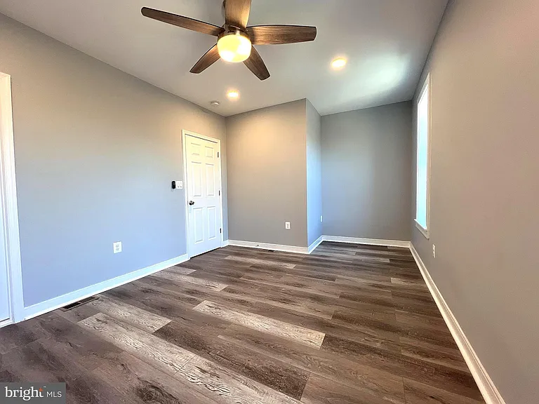 1210 Half St SW — Photo 14