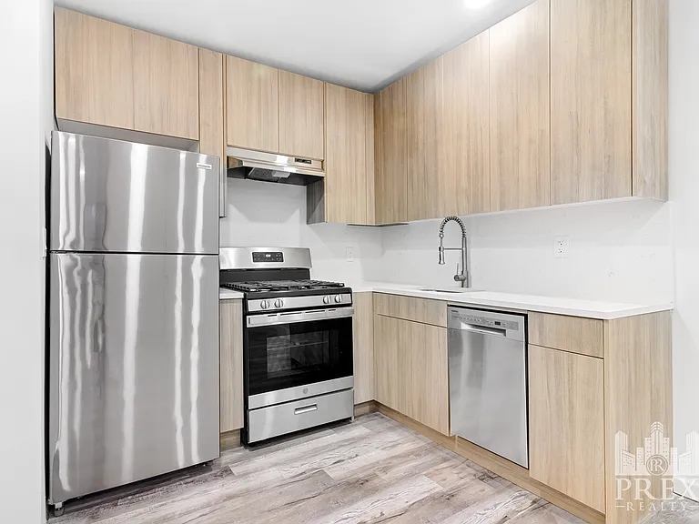 1471 1st Ave #2B — Photo 3
