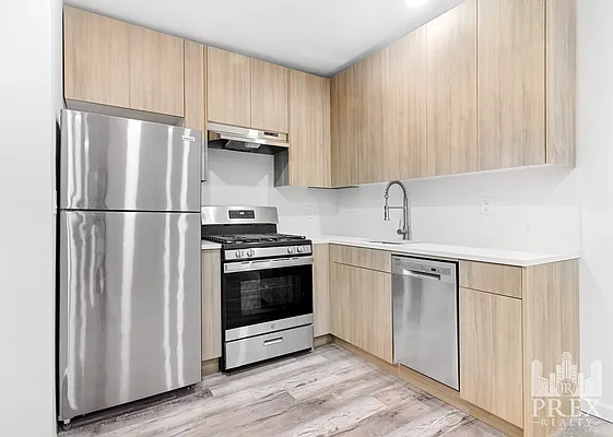 Rented by R New York | media 7