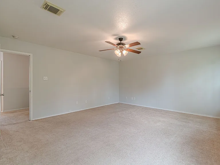 164 Springtree Holw — Photo 33