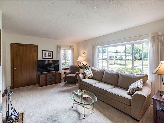 5th image of 4618 Upland Dr