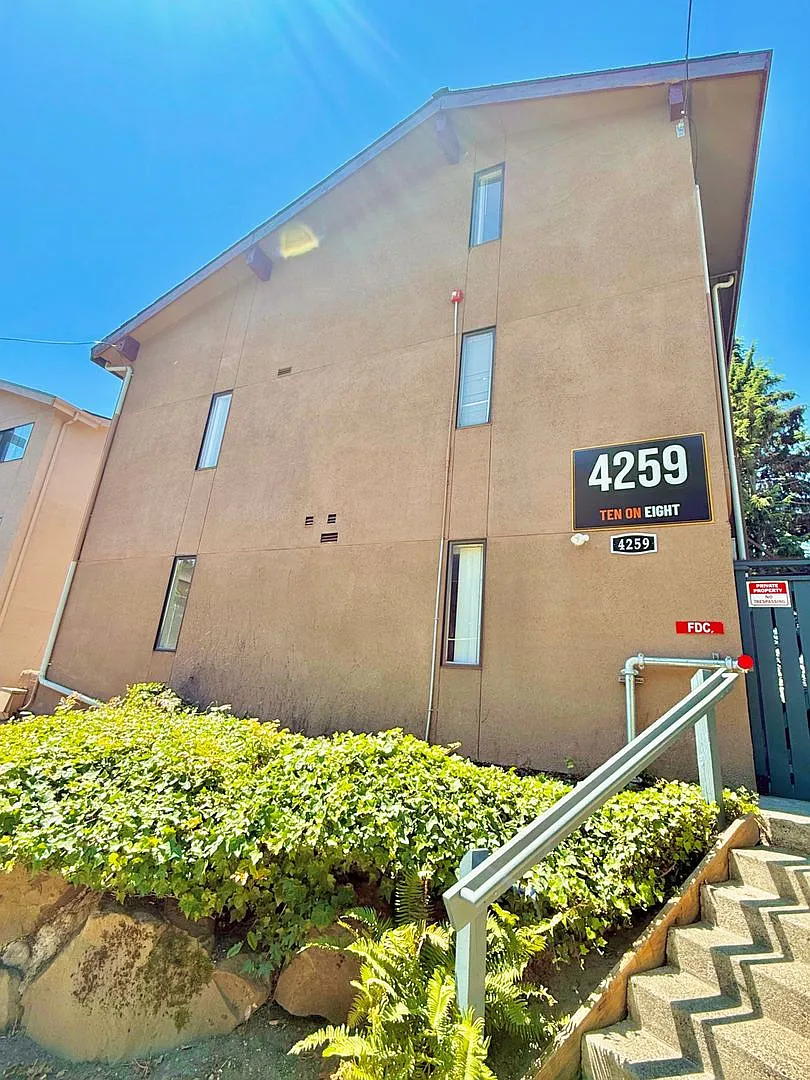 Spacious 2-Bedroom U-District Apartment | Tour Today! — Photo 1