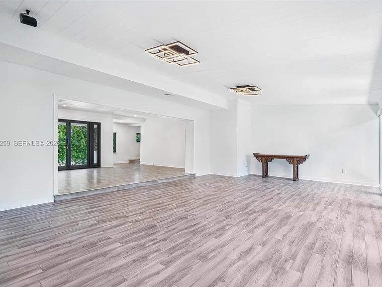 7810 Beachview Dr — Photo 36