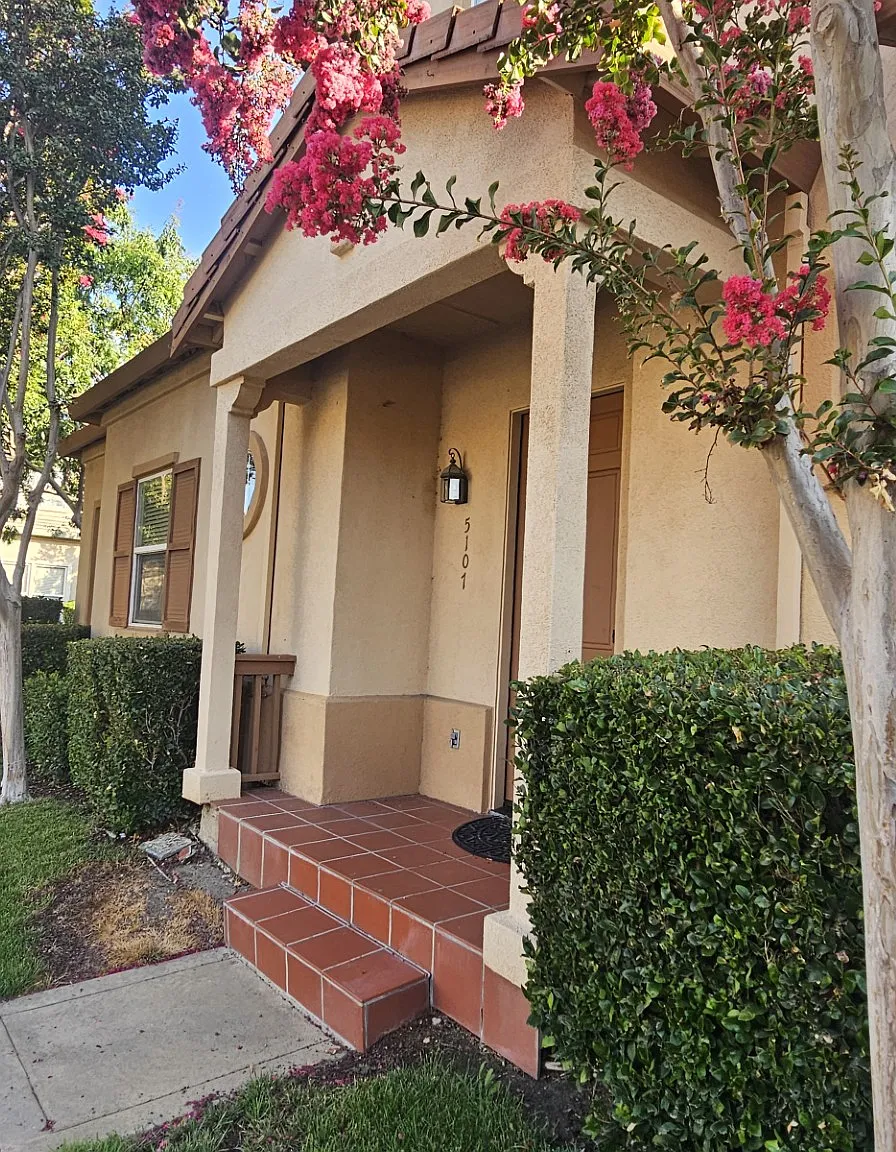3 bed, 2.5 bath, 1719 sqft, $4,100 — Photo 3