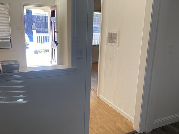 5th image of 205 N Bayview Ave Unit 2
